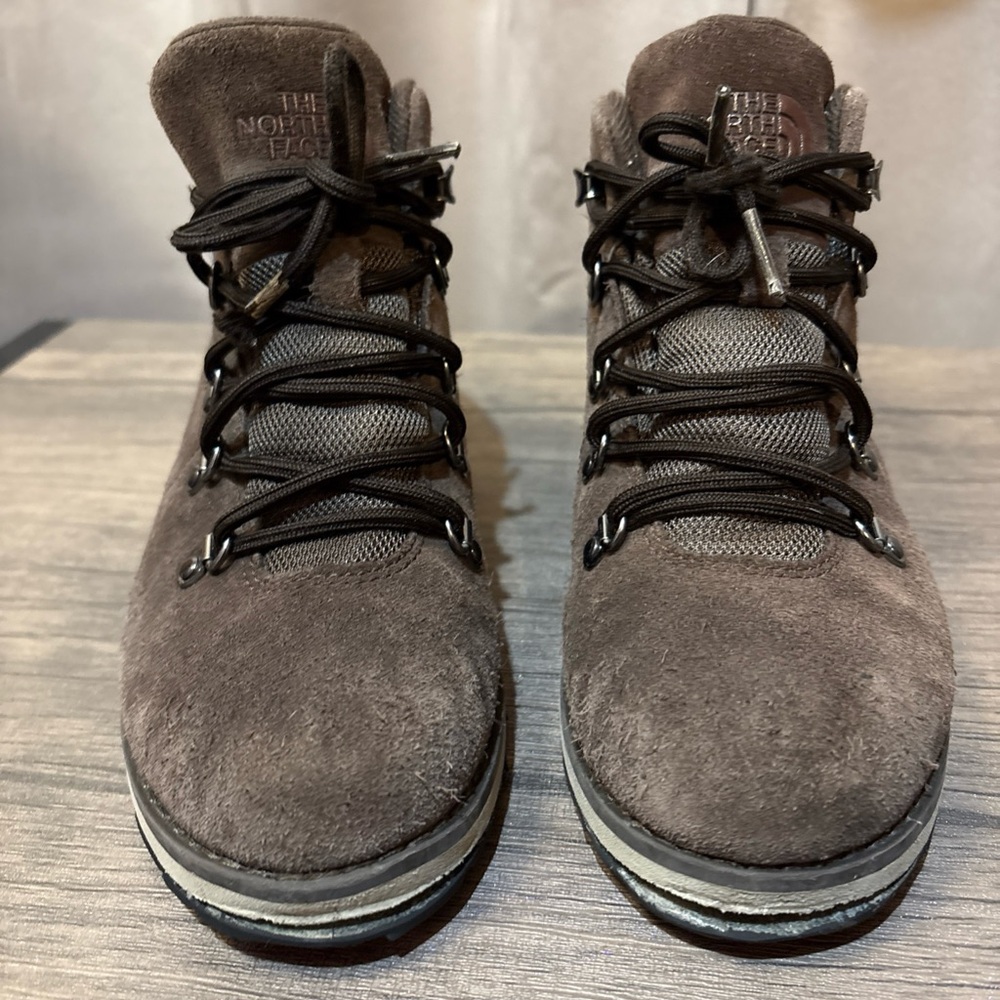 The North Face Women's Size 4 Brown Lowtop Lace Up Boots